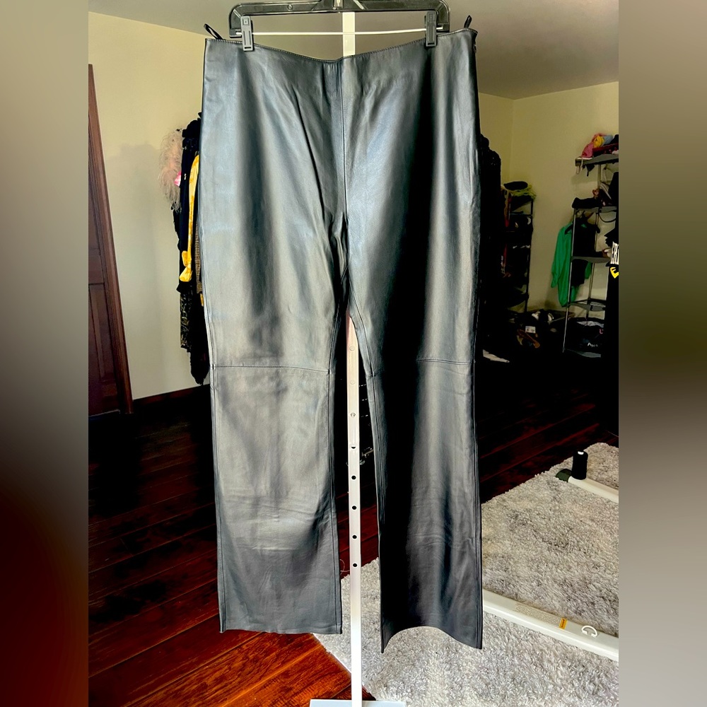 Italian Black Leather pants Size 46 NWT beautiful detail stitching